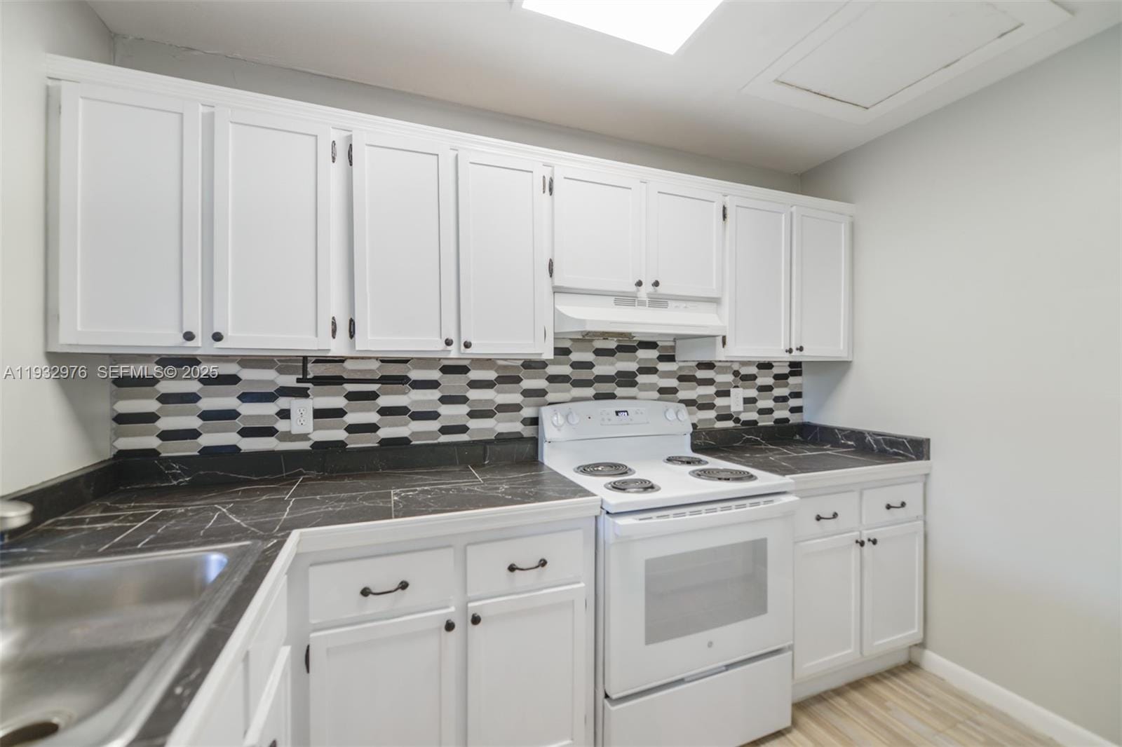 2570 W 67th Place 212, Hialeah, FL 33016 photo 8