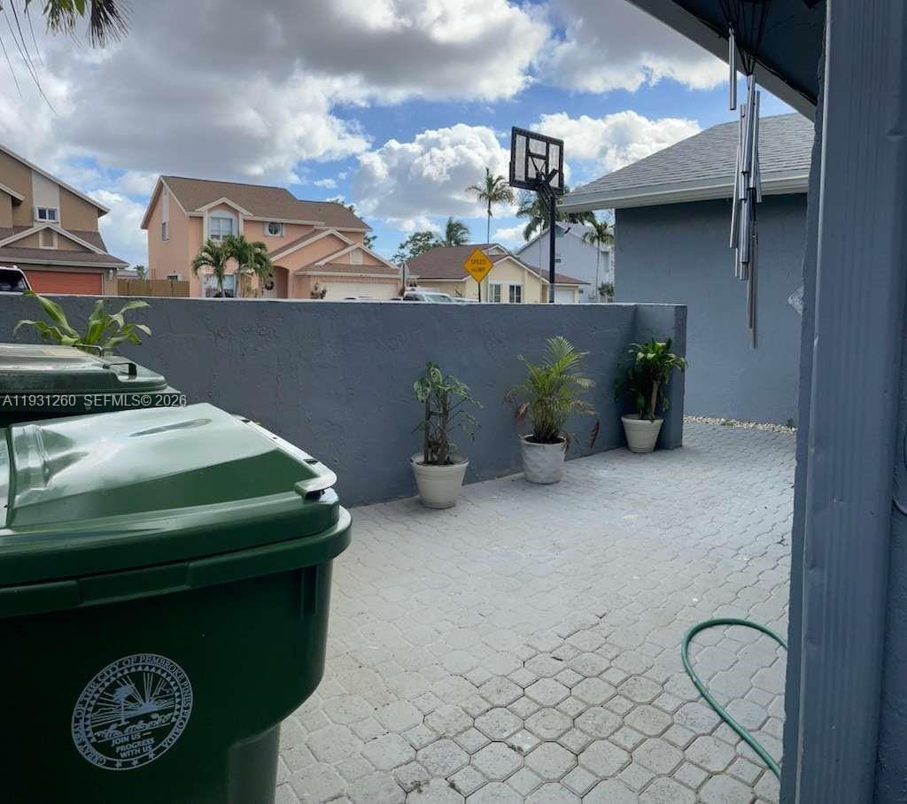 930 SW 98th Avenue — photo 10