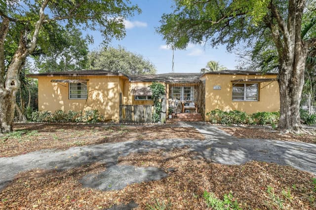 2619 Arthur Street, sold in Oak Ridge Park, Hollywood, FL