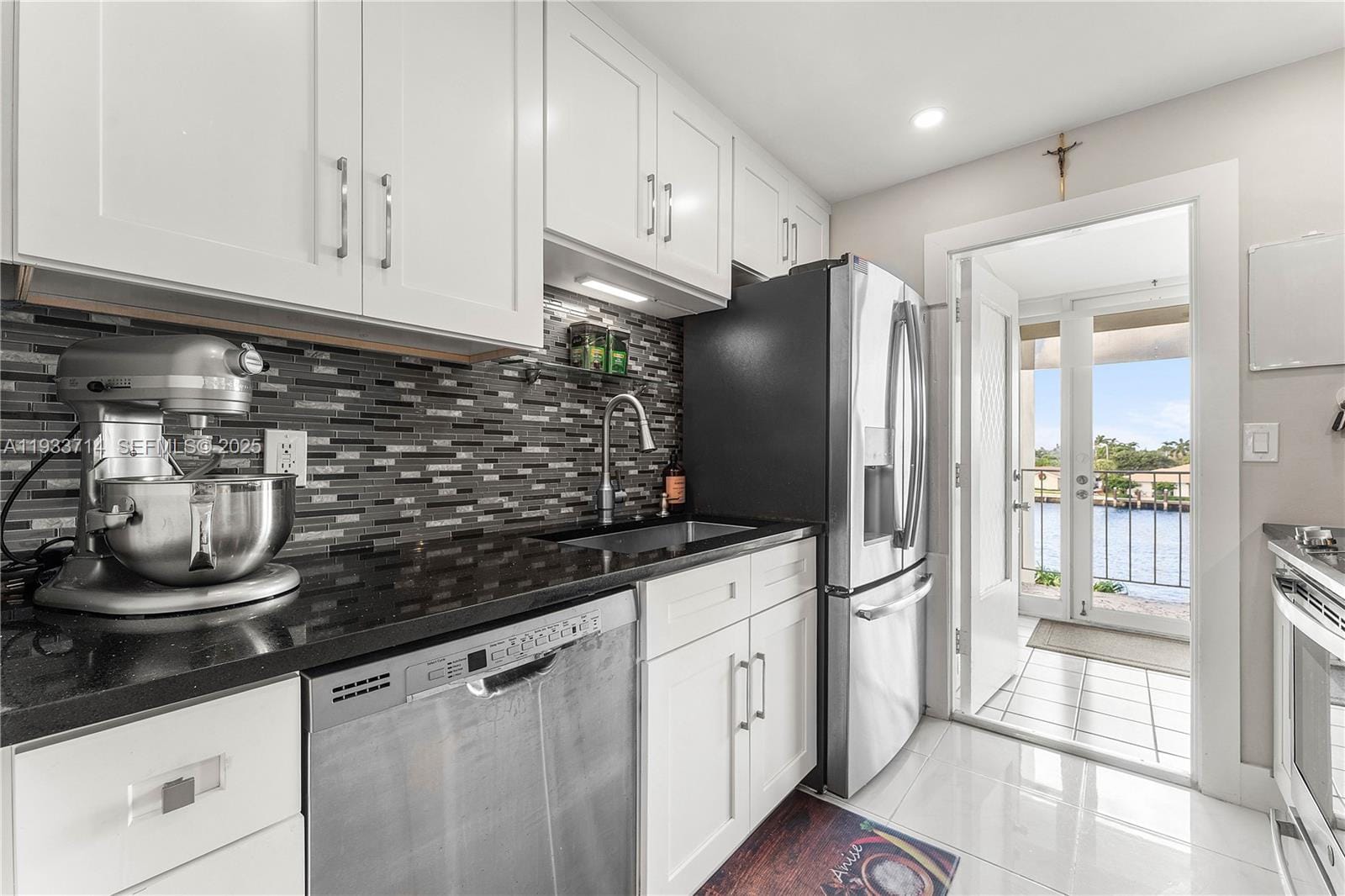 743 N Riverside Drive 5C — photo 8
