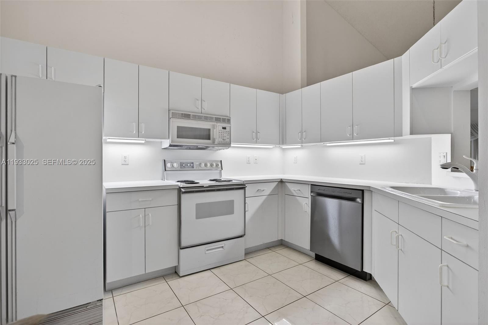 9764 Malvern Drive, Tamarac, FL 33321 photo 4