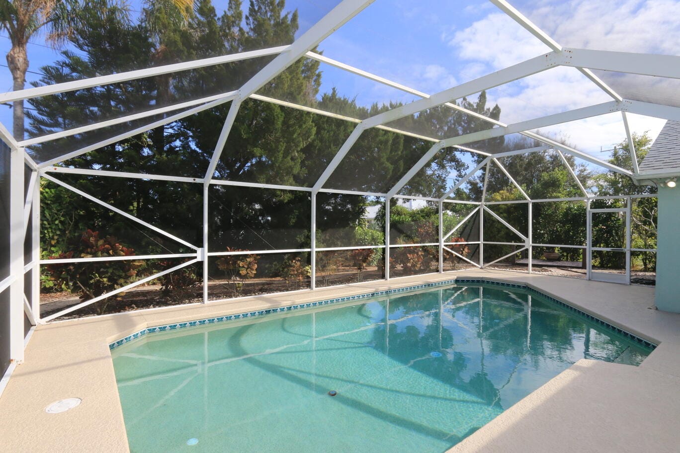 2873 SE Eagle Drive — photo 2