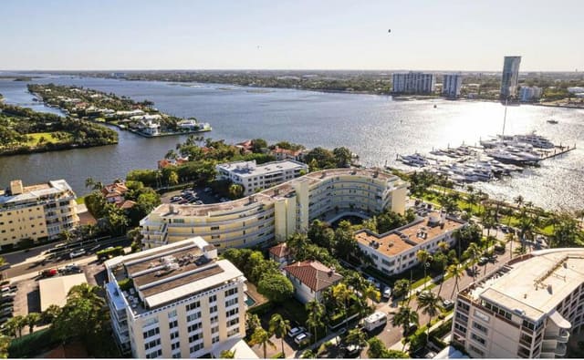 389 S Lake Drive 5d, sold in Three Eighty Nine Corp Lessee, Palm Beach, FL