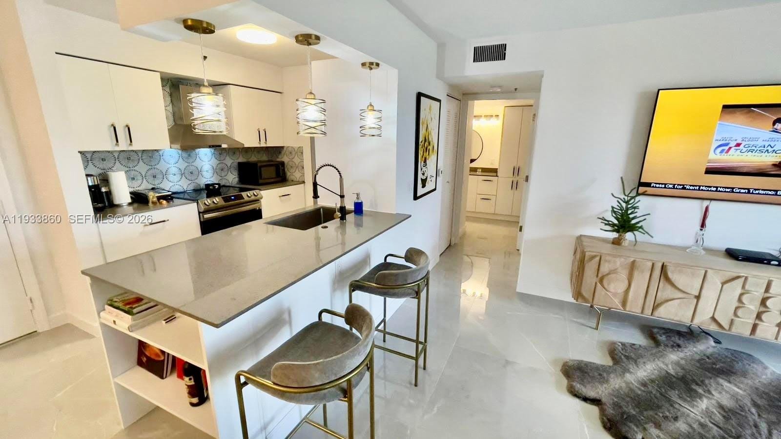 19901 E Country Club Drive 2403, Aventura, FL 33180 photo 2