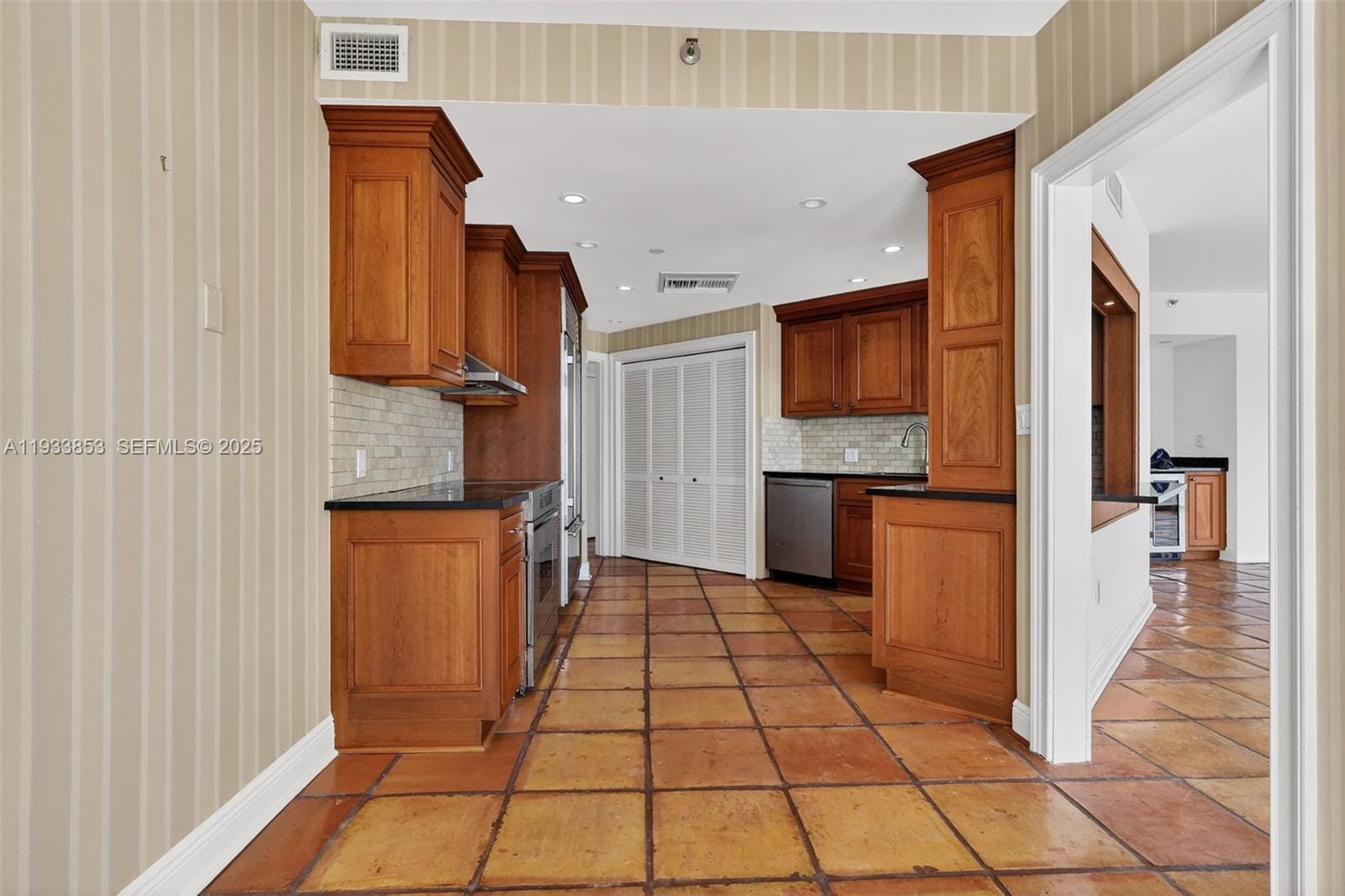 4000 Island Boulevard 1507, Aventura, FL 33160 photo 13