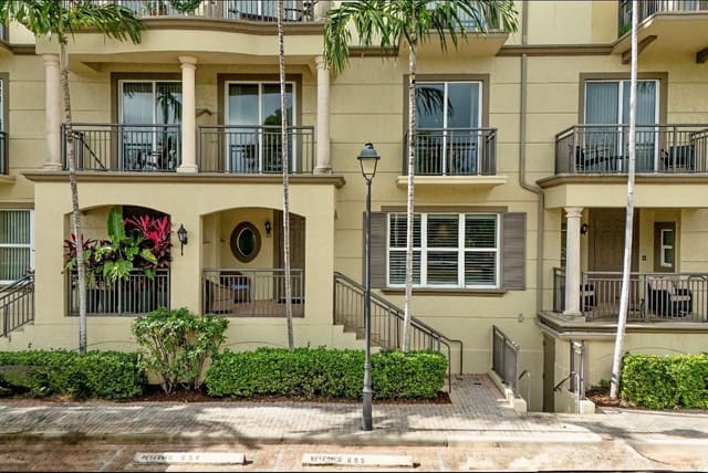2609 NE 14th Avenue 107, sold in Wilton Station, Wilton Manors, FL