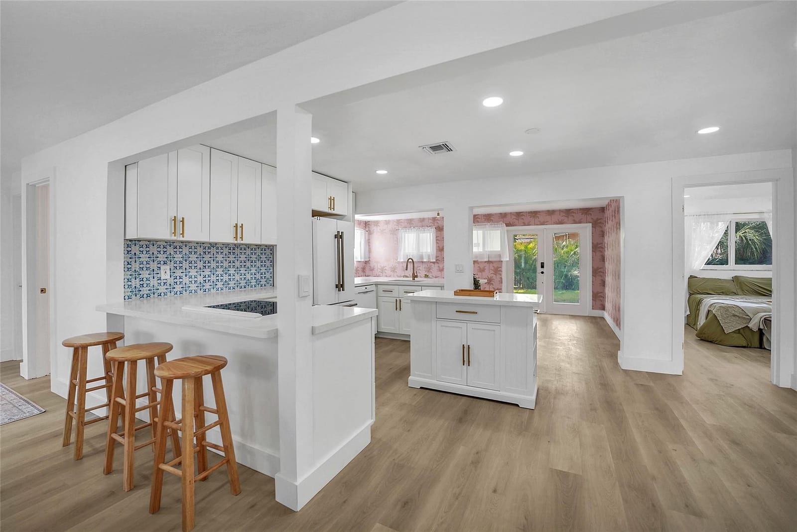 2633 NW 9th Lane, Wilton Manors, FL 33311 photo 2