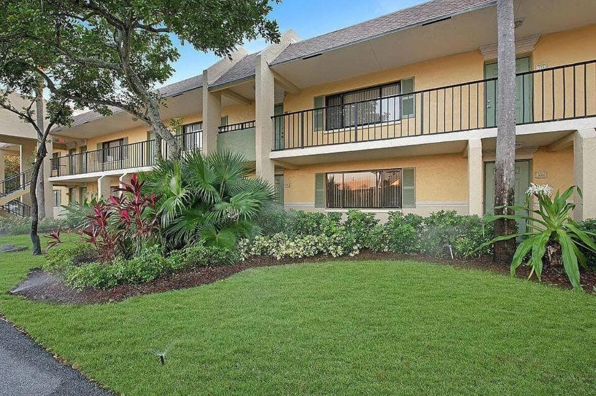416 Meadows Circle, Boynton Beach, FL 33436