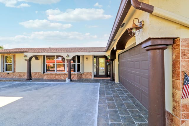 10868 Larch Court, Palm Beach Gardens, FL 33418