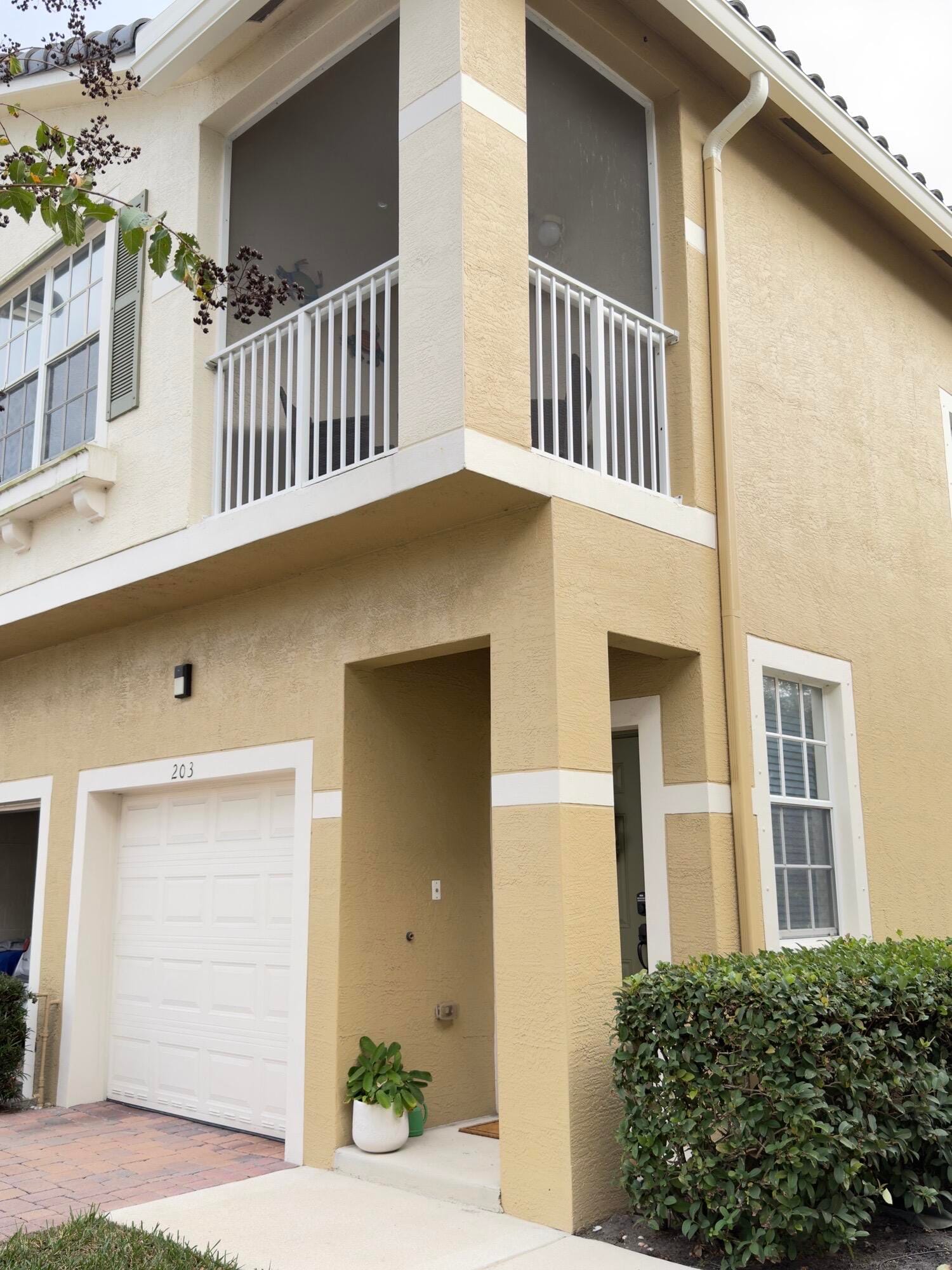1560 SE Wilshire Place 203, Stuart, FL 34994 photo 2