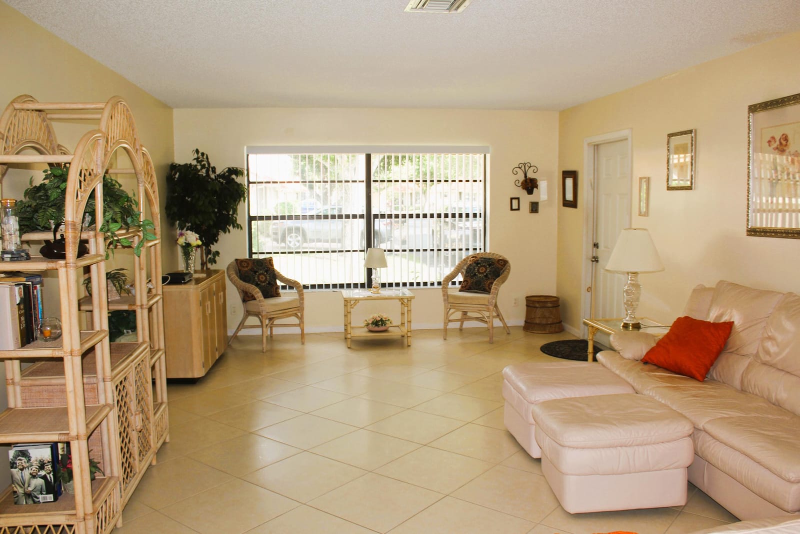 9825 Bischofia Tree Way B — photo 3