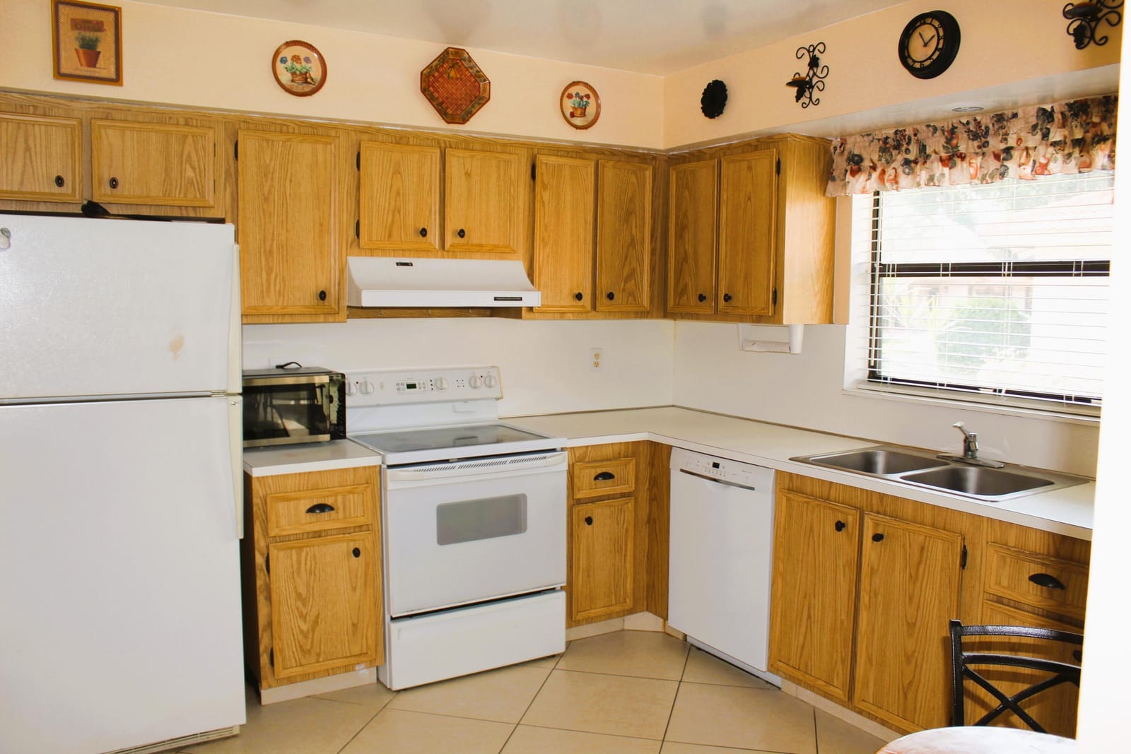 9825 Bischofia Tree Way B — photo 4