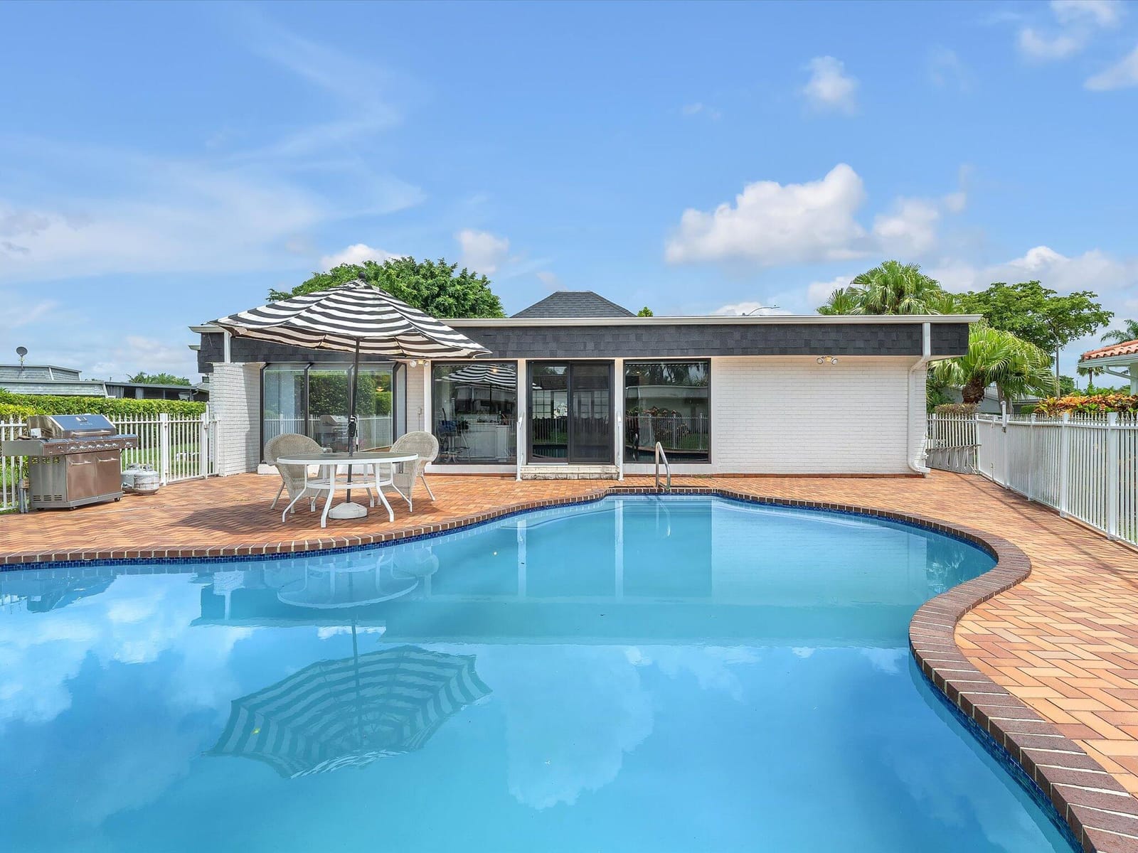 5310 Mango Circle, Tamarac, FL 33319 photo 2