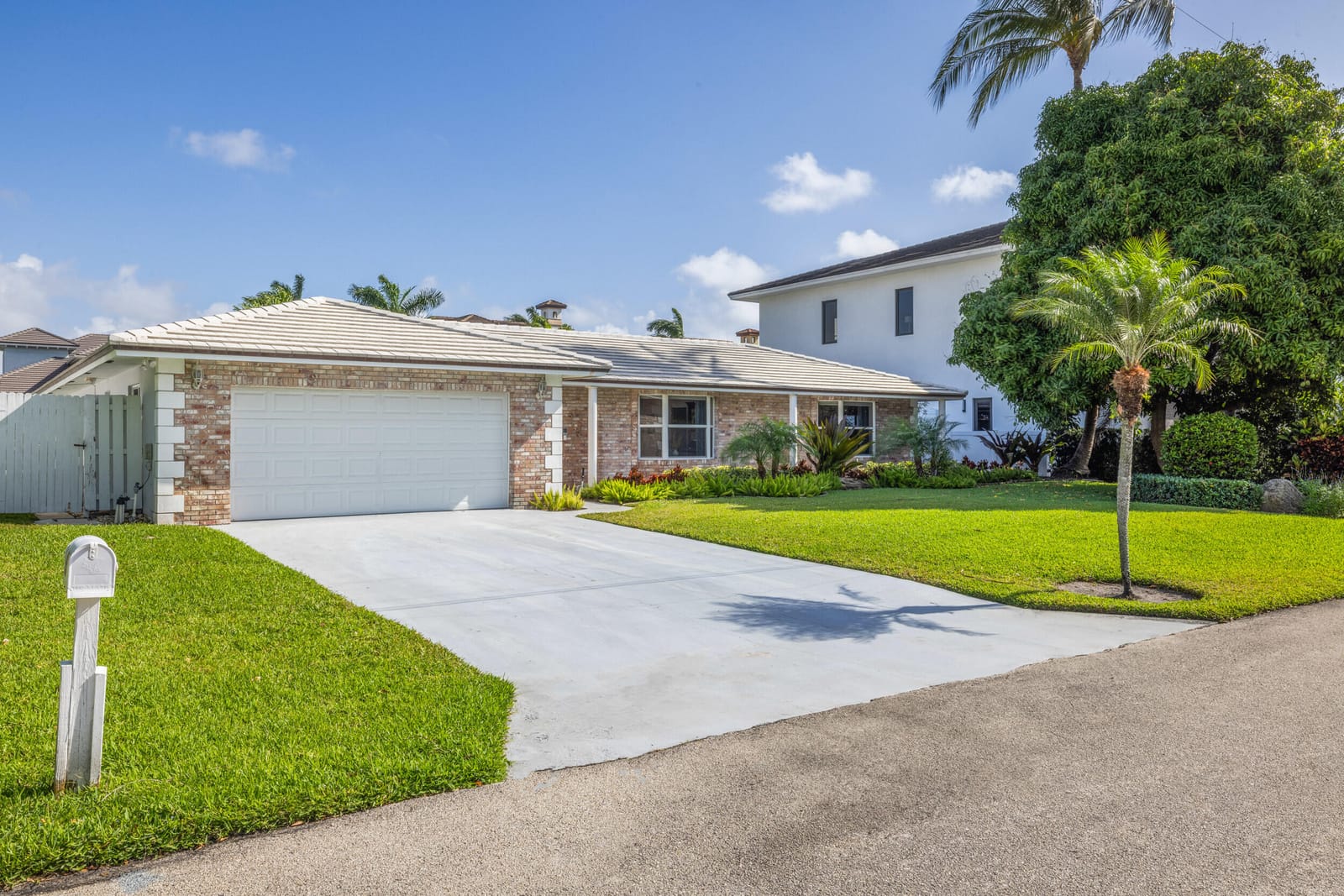 925 Cypress Drive, Delray Beach, FL 33483 photo 2