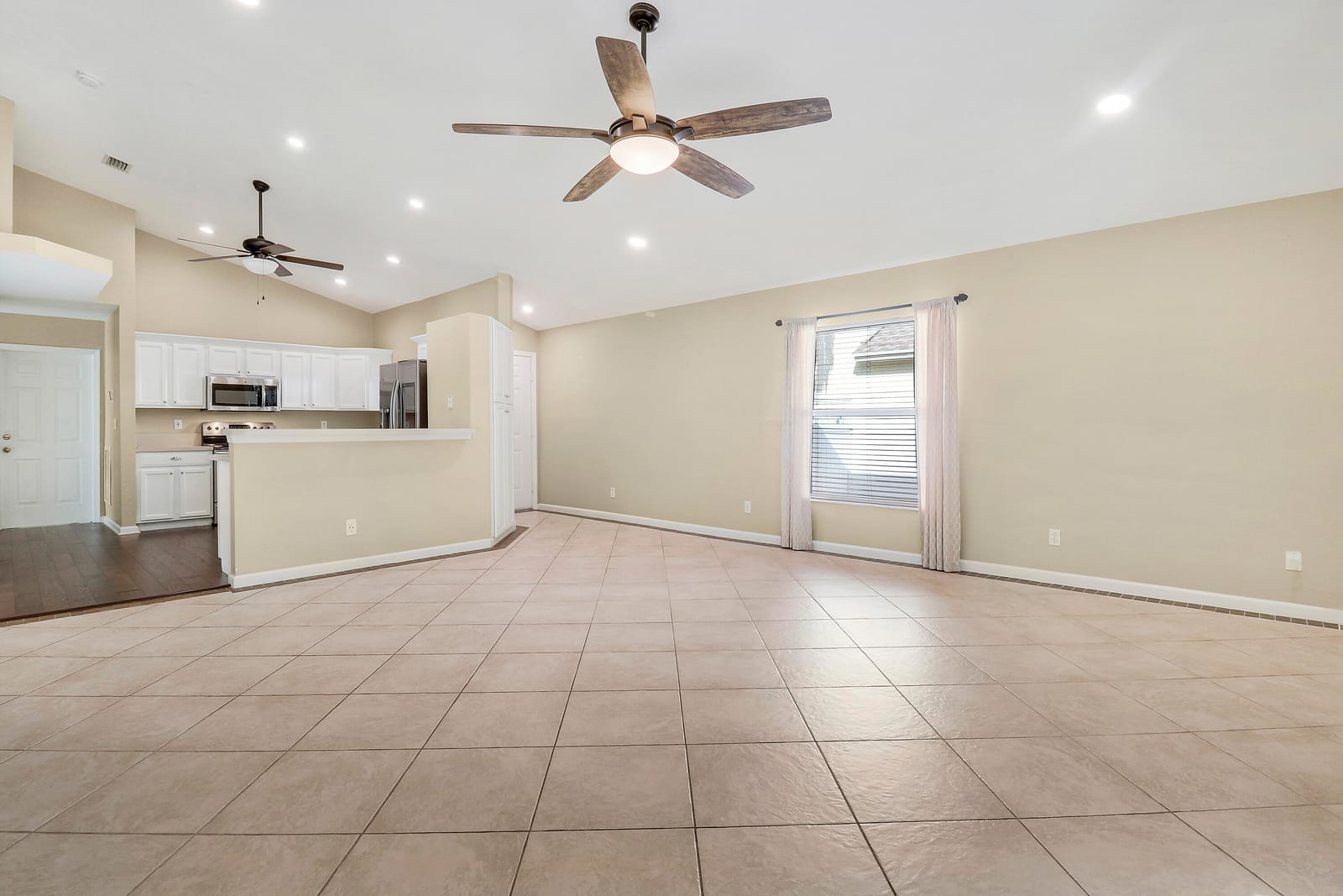 140 Pennock Landing Circle — photo 3