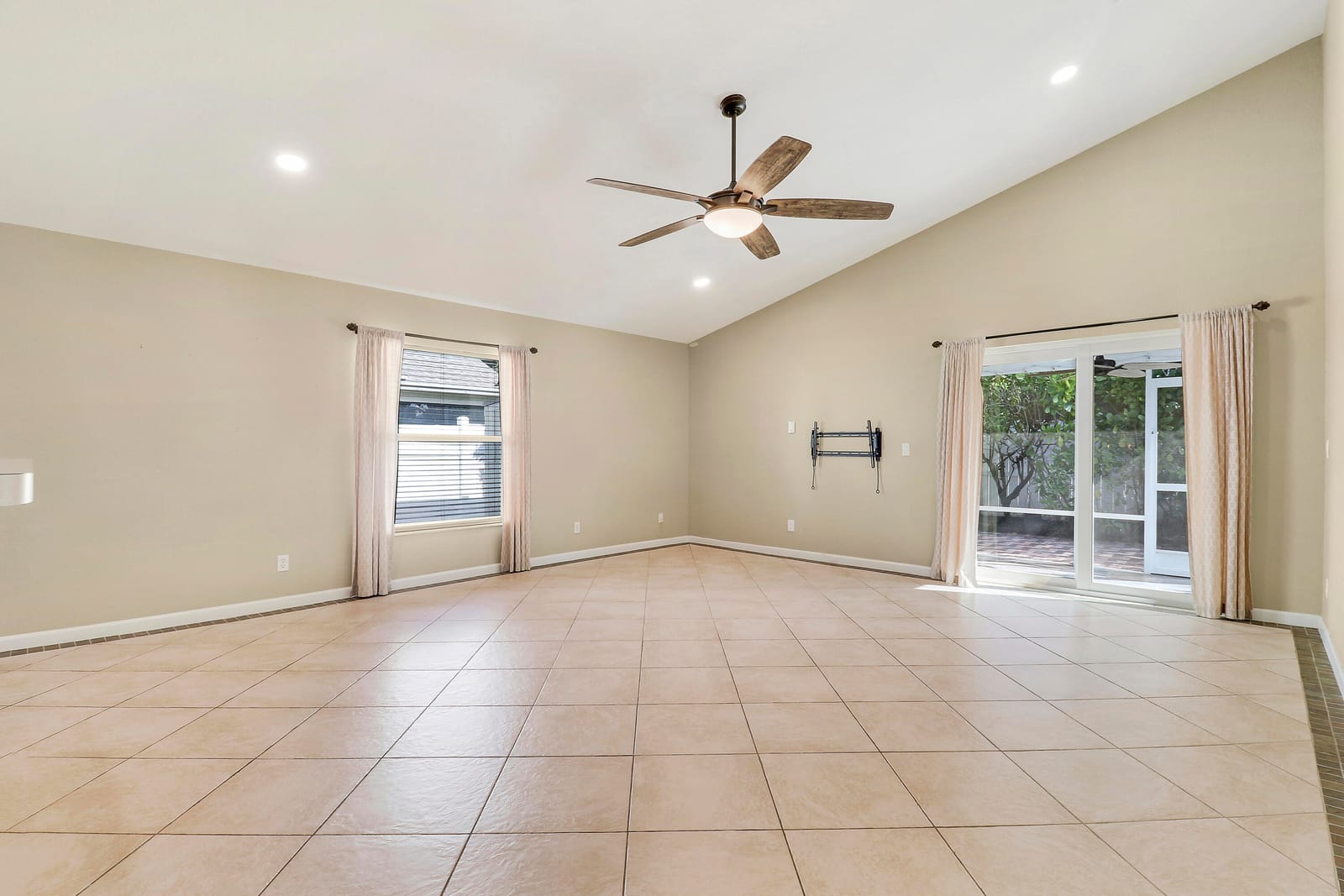 140 Pennock Landing Circle — photo 6