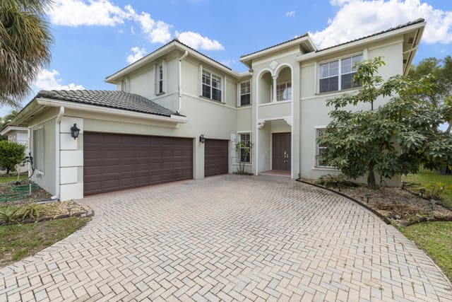 166 Bella Vista Way, sold in Bella Terra Pud 1, Royal Palm Beach, FL
