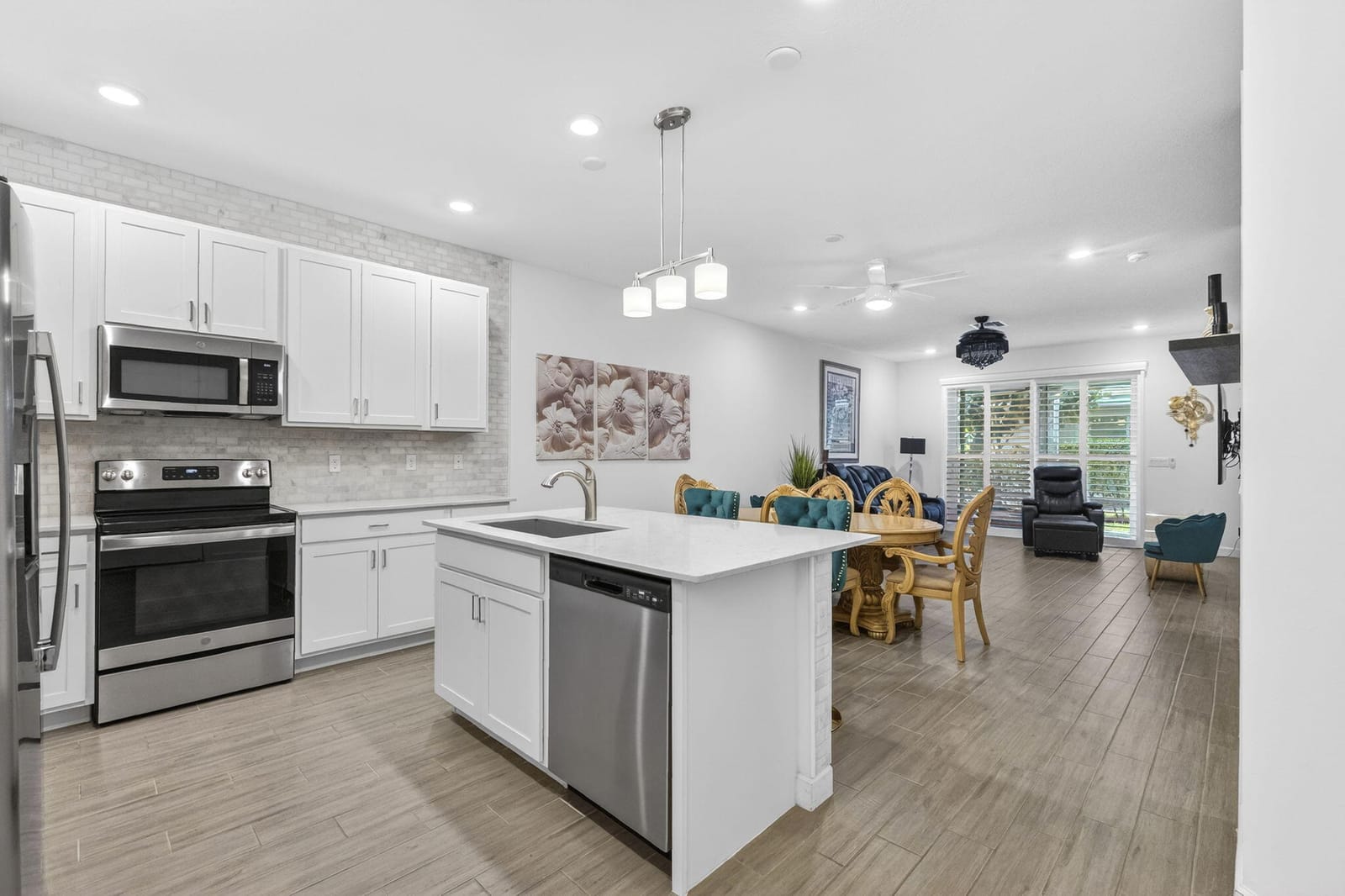 14523 Highland Center Way — photo 2