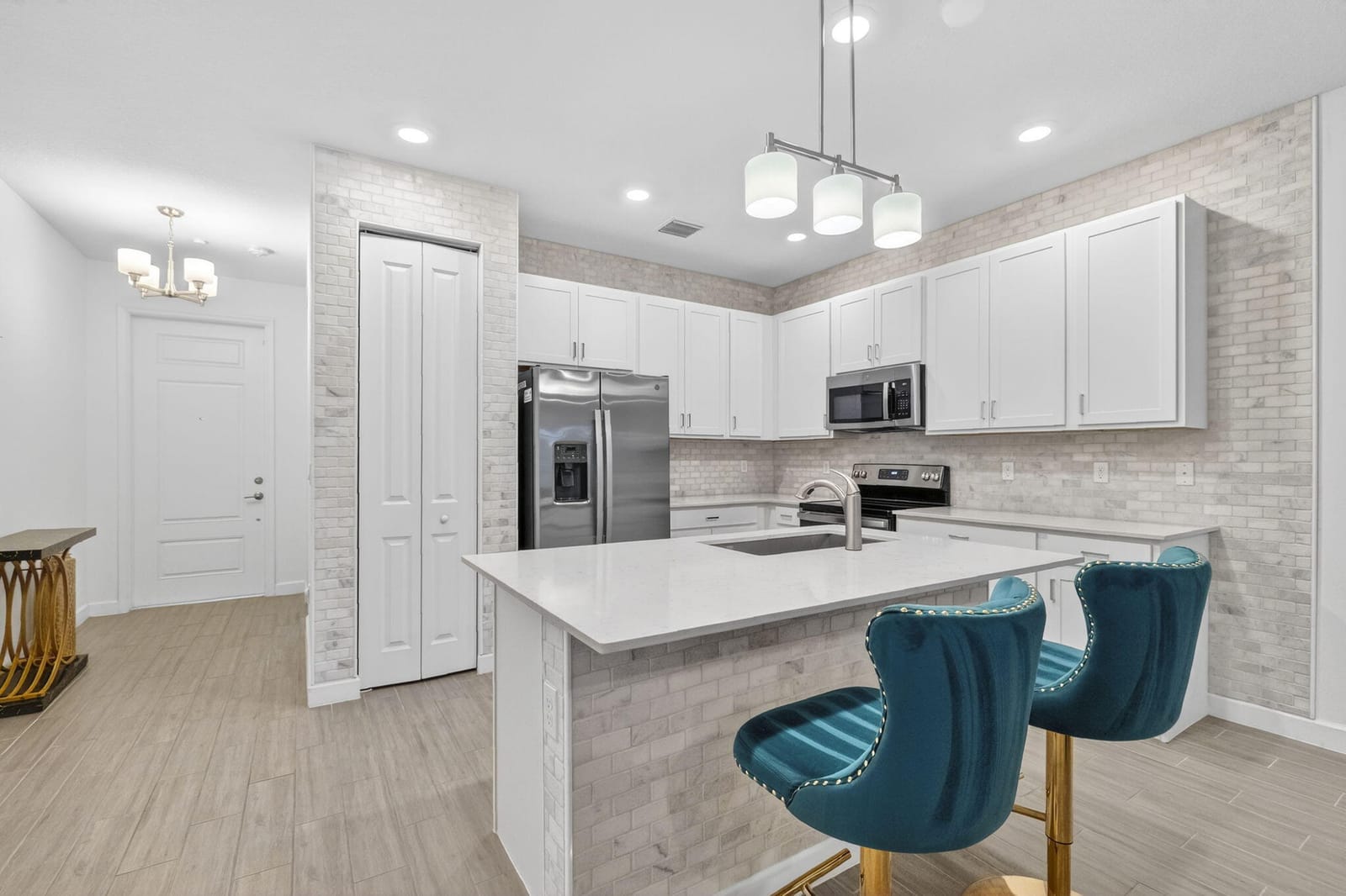 14523 Highland Center Way — photo 3