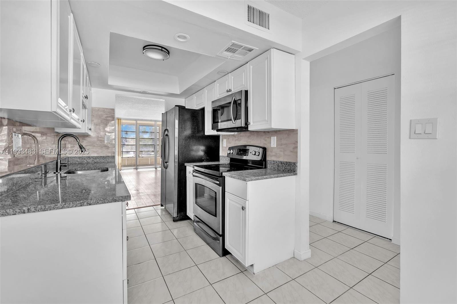 3361 NW 47th Terrace 220, Lauderdale Lakes, FL 33319 photo 2