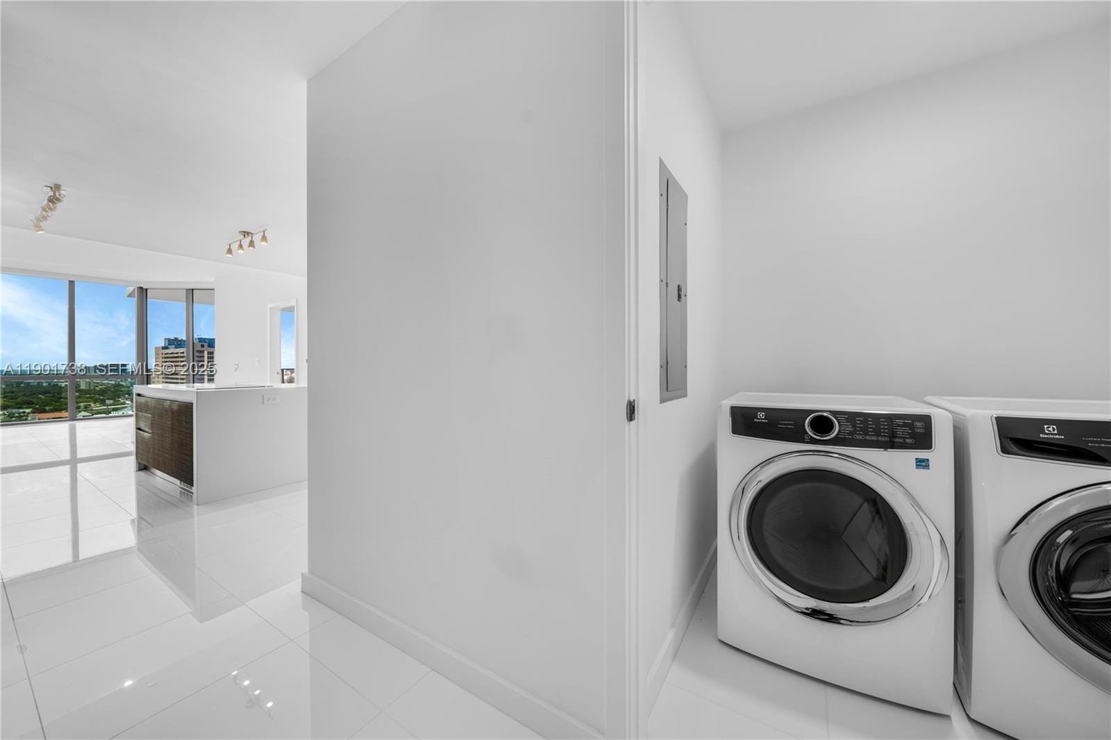 851 NE 1st Avenue 2106, Miami, FL 33132 photo 19