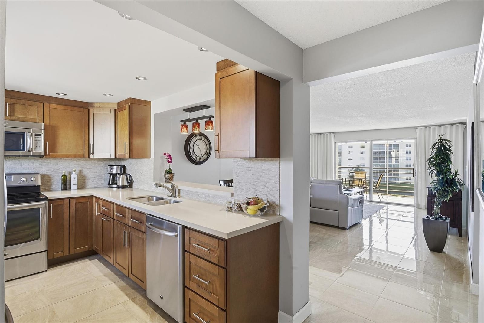 311 SE 3rd Street 410, Dania Beach, FL 33004