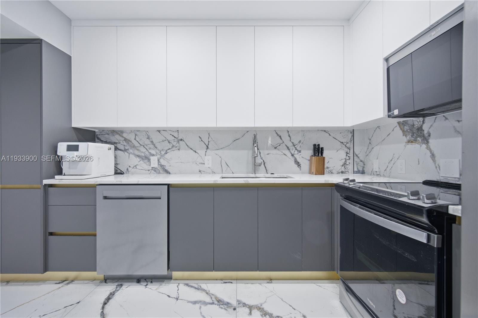 4200 Hillcrest Drive 802 — photo 3