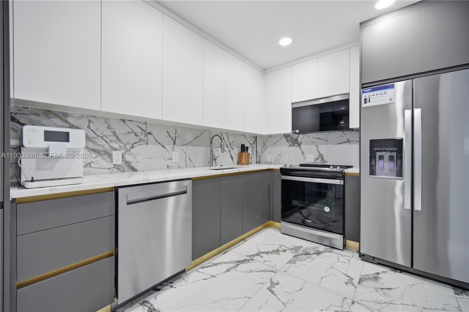 4200 Hillcrest Drive 802 — photo 4