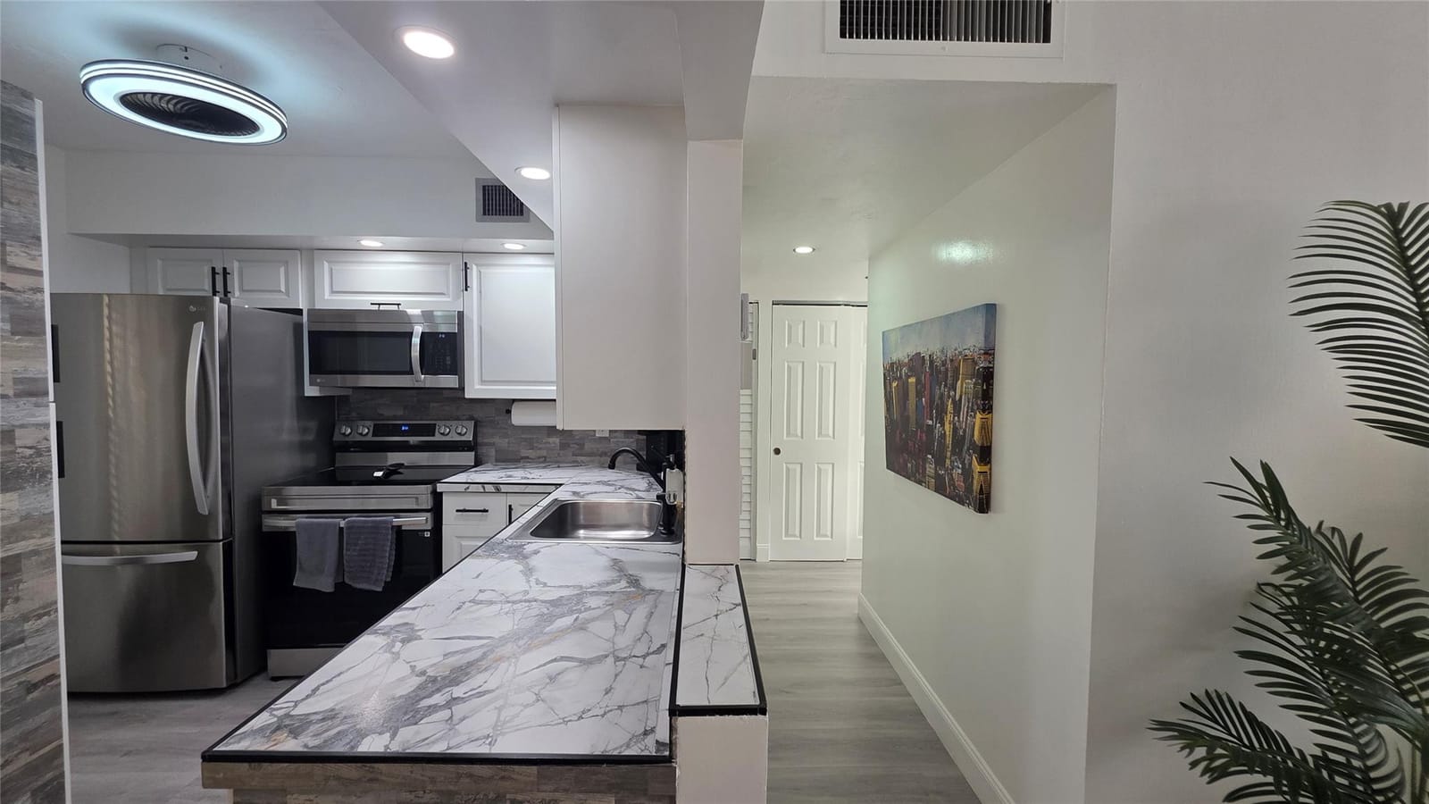 2831 Somerset Drive 105 — photo 7