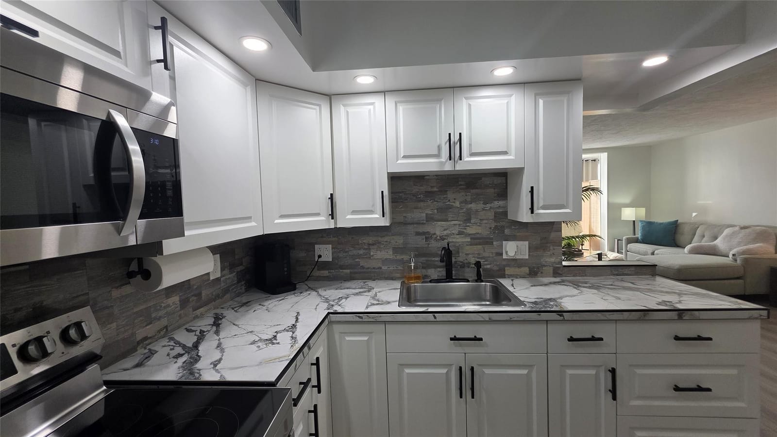 2831 Somerset Drive 105 — photo 8
