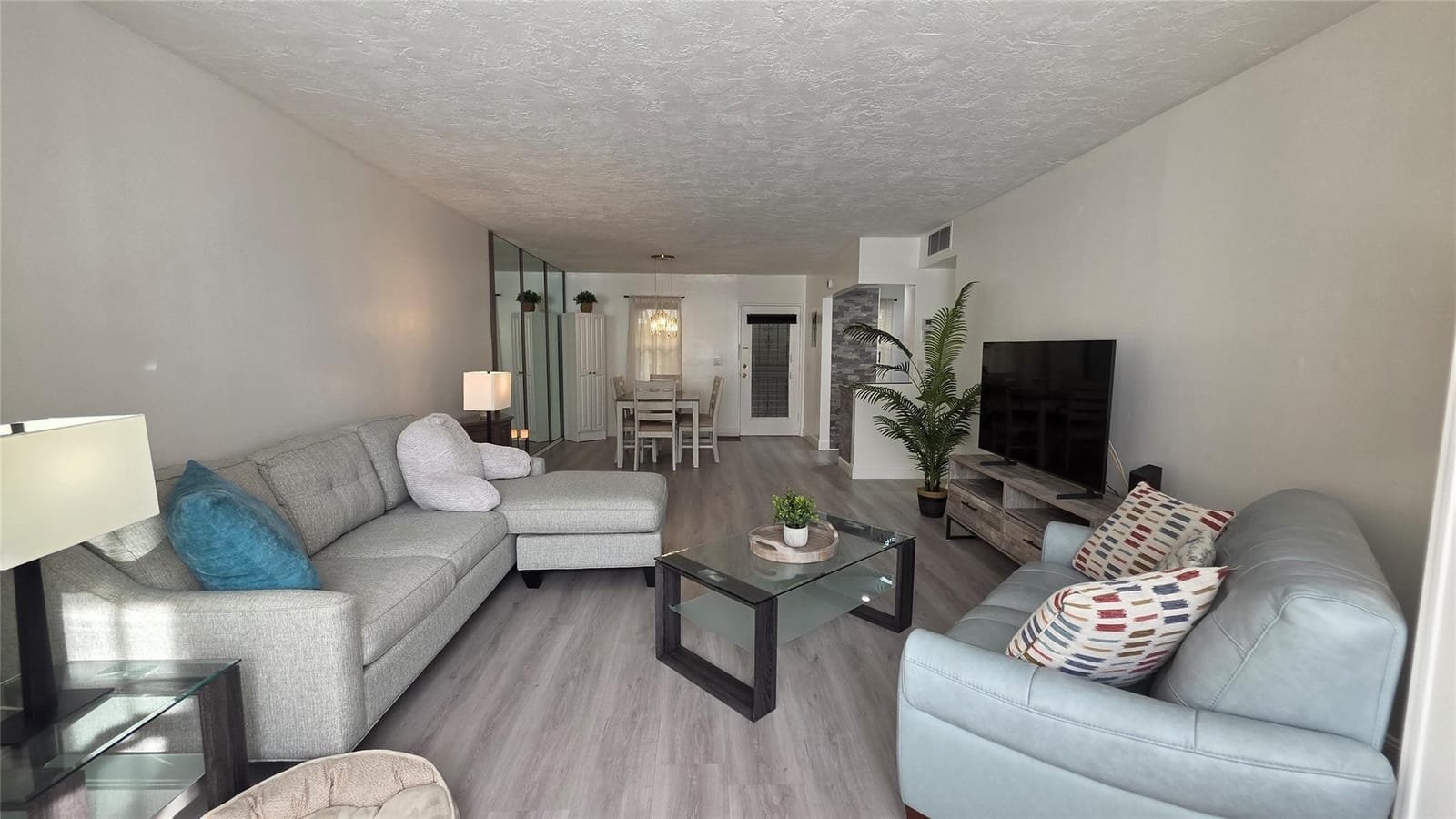 2831 Somerset Drive 105 — photo 10