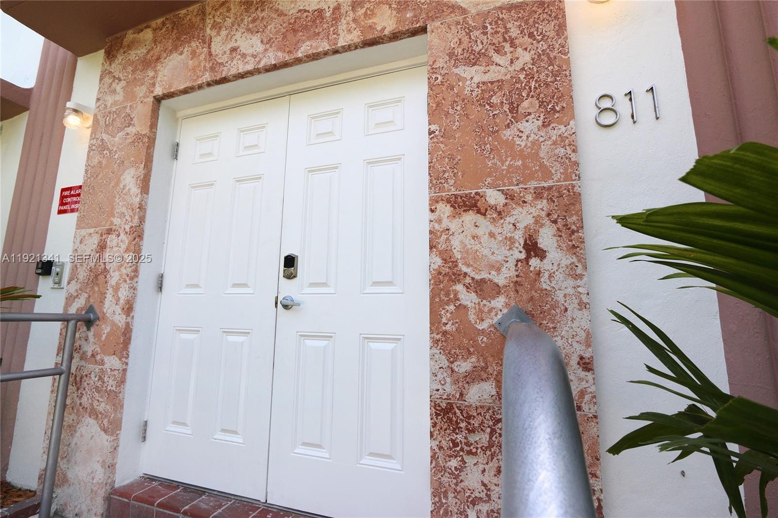 811 Jefferson Avenue 105 — photo 2