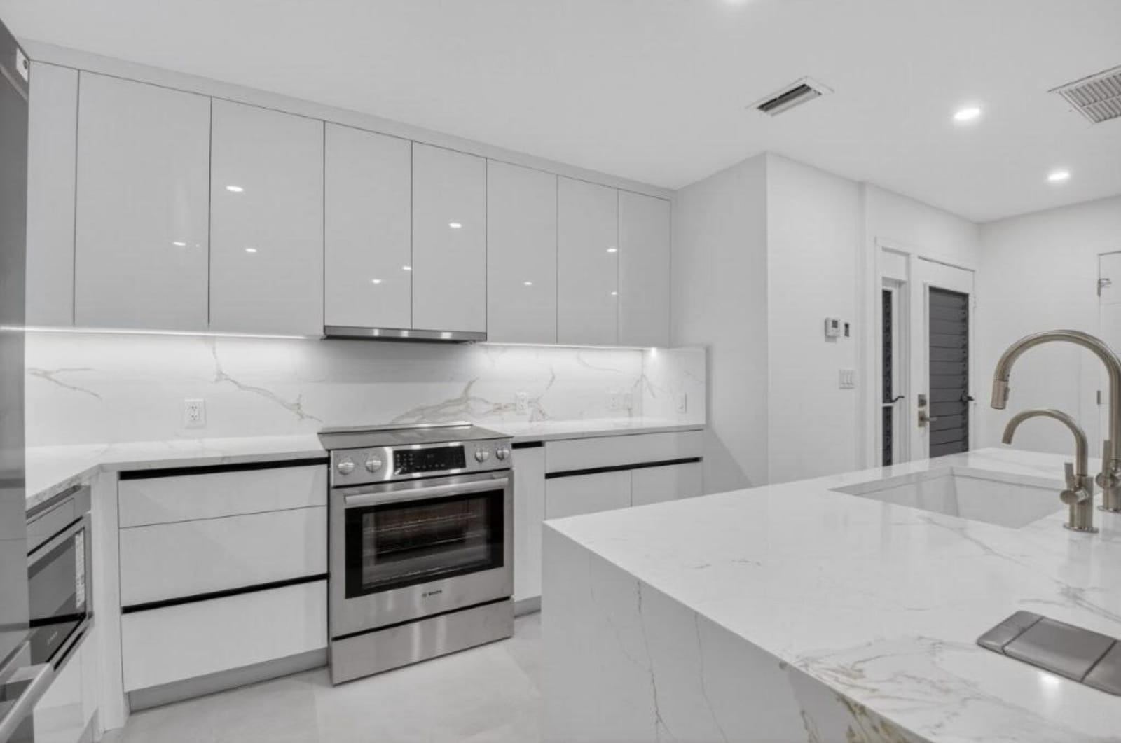 7126 Rain Forest Drive — photo 9