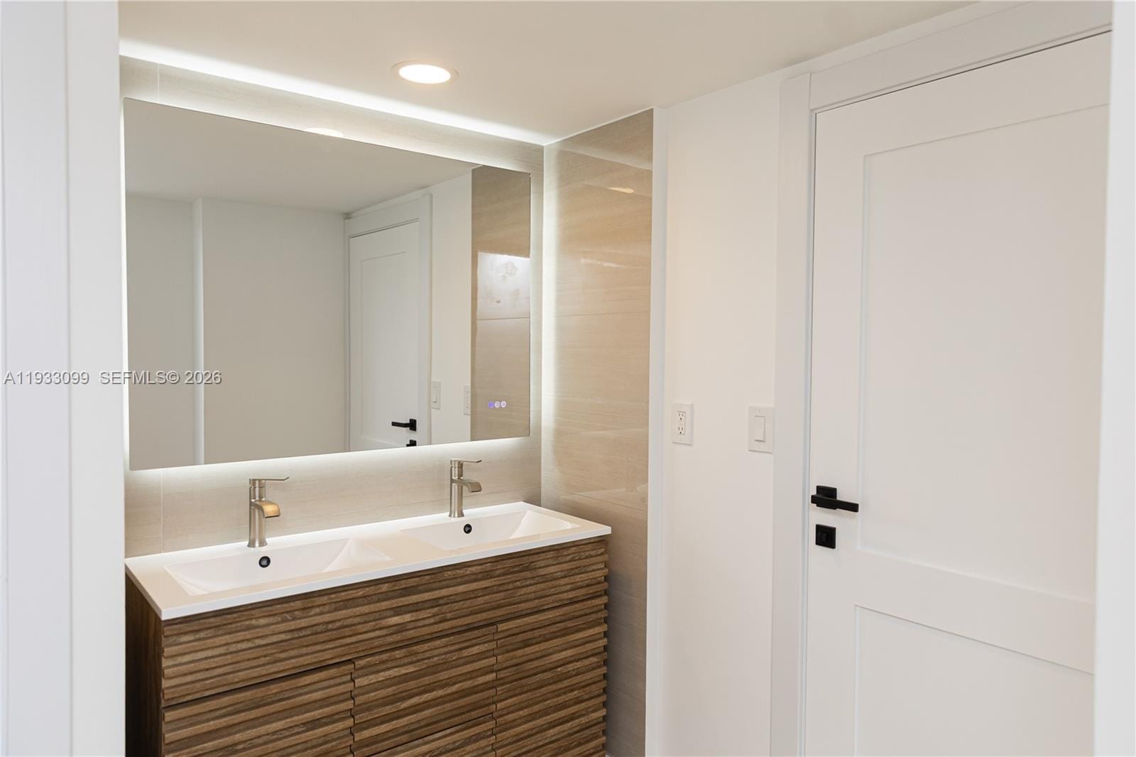 3625 N Country Club Drive 309 — photo 5