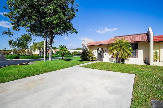 6491 NW 190th Terrace, sold in Townhomes Of Country Lake, Hialeah, FL