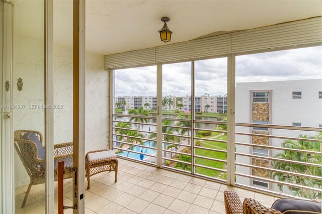 314 SE 10th Street 406, Dania Beach, FL 33004