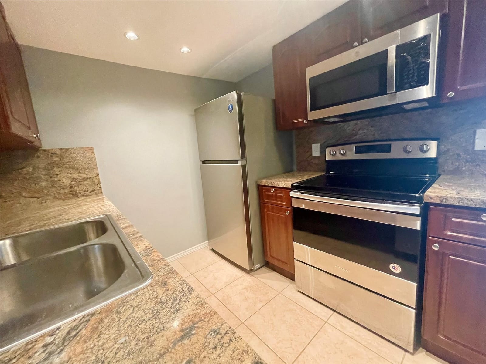 4024 Cambridge B 4024, Deerfield Beach, FL 33442 photo 2