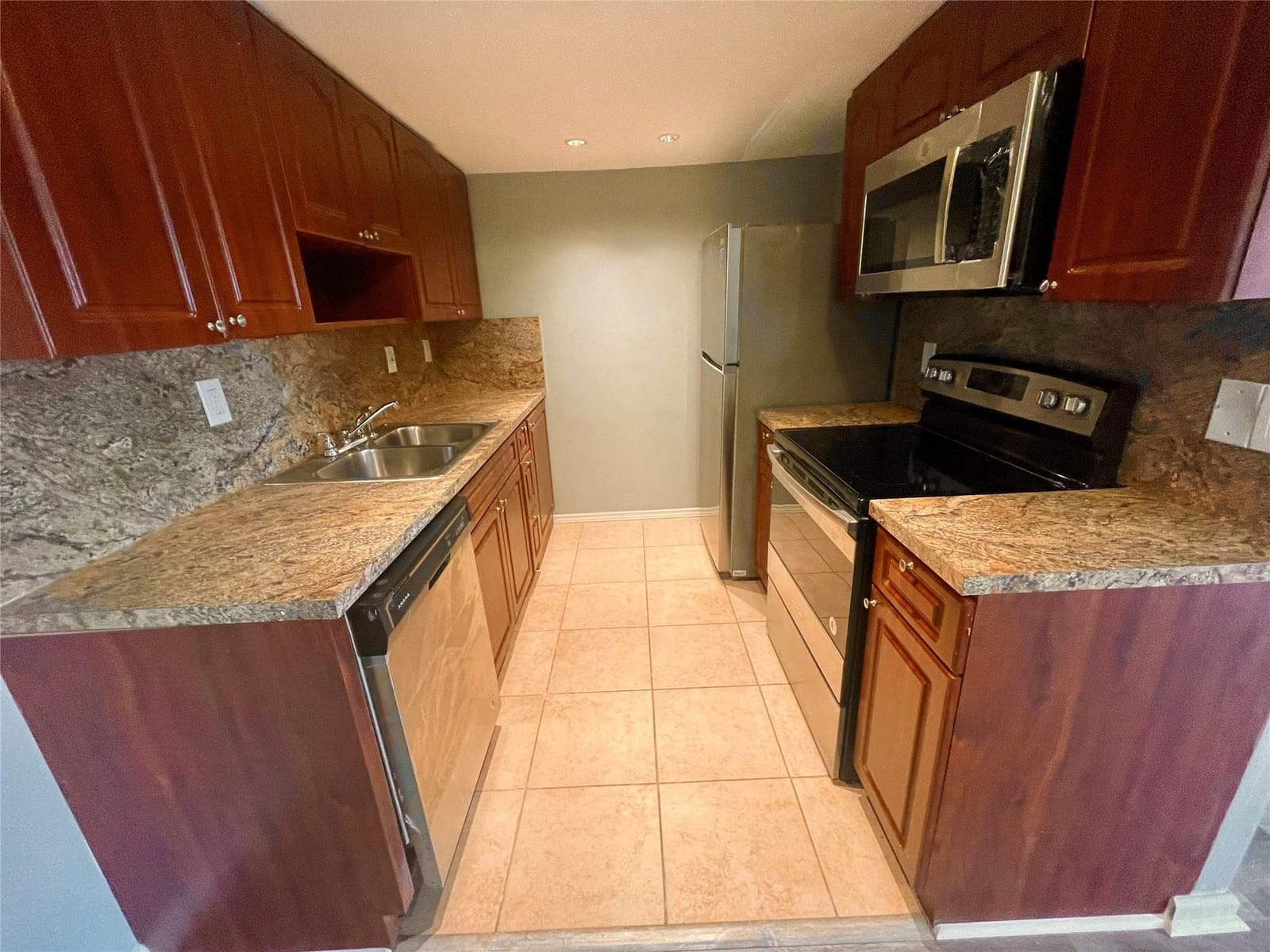 4024 Cambridge B 4024, Deerfield Beach, FL 33442 photo 3
