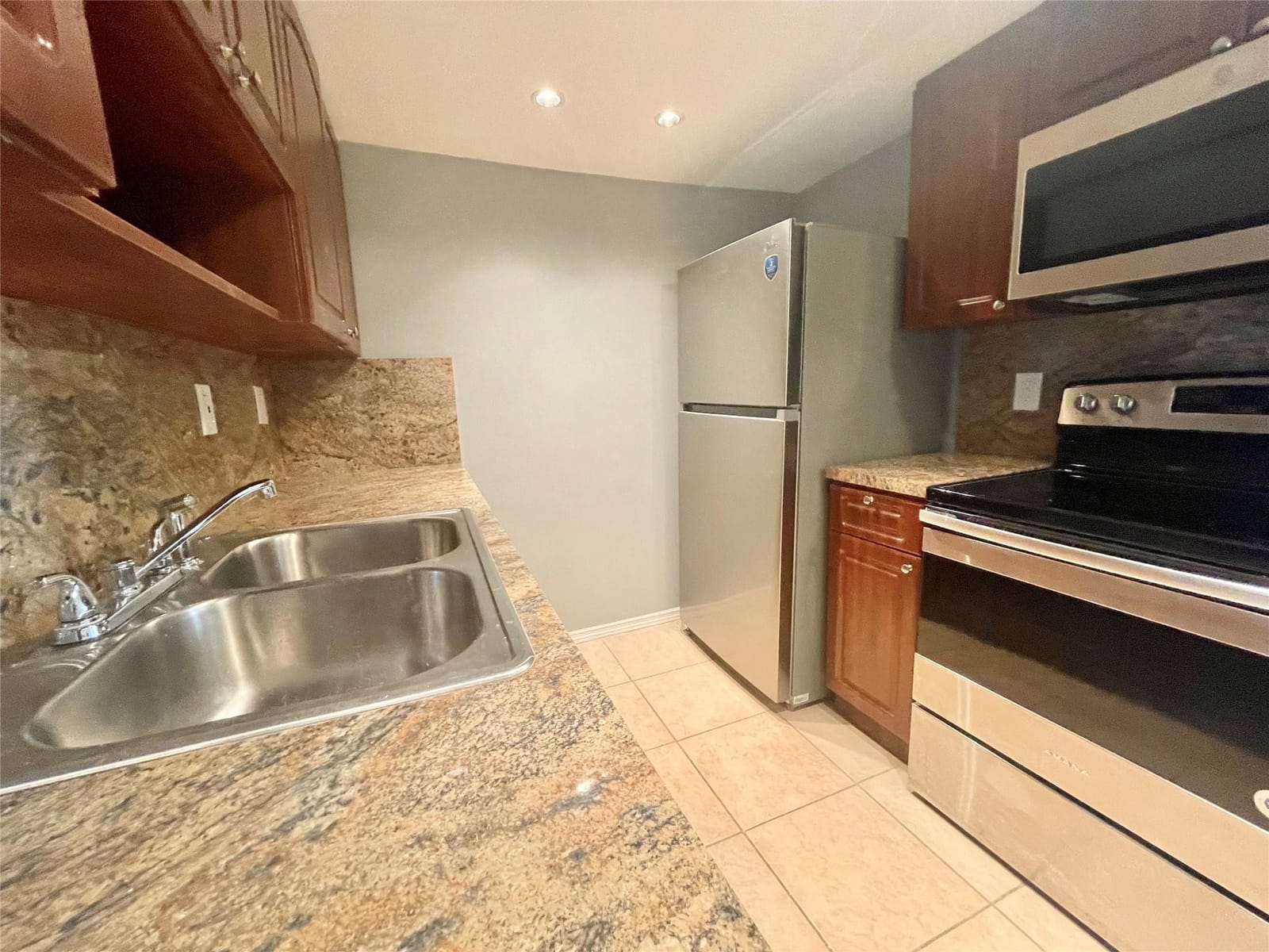 4024 Cambridge B 4024, Deerfield Beach, FL 33442 photo 4