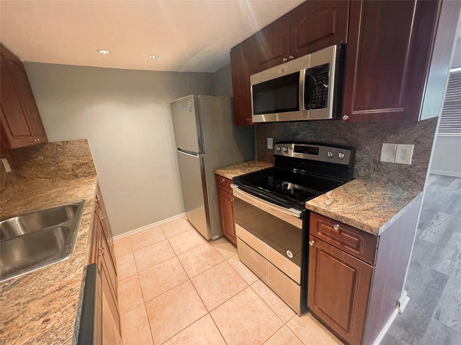 4024 Cambridge B 4024, Deerfield Beach, FL 33442 photo 6