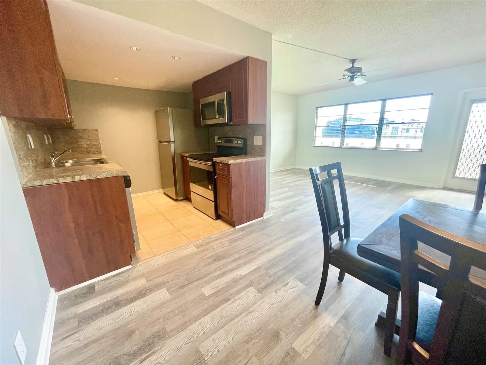 4024 Cambridge B 4024, Deerfield Beach, FL 33442 photo 9