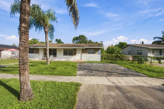 5401 - 5405 - 5405 17th Court, Lauderhill, FL 33313