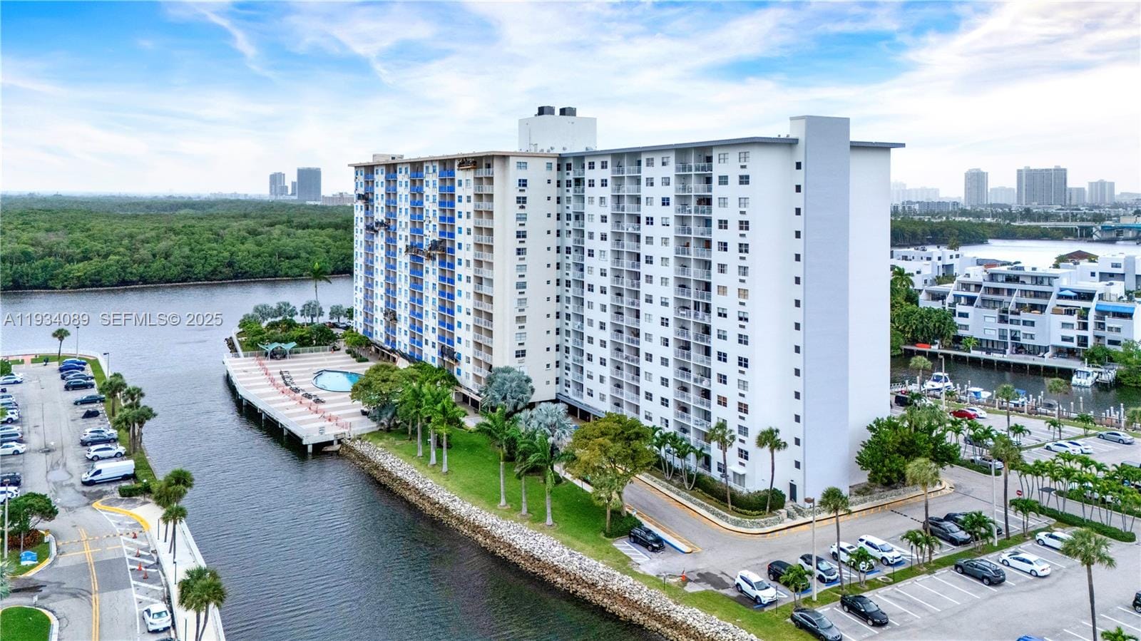 400 Kings Point Drive 1604 — photo 2