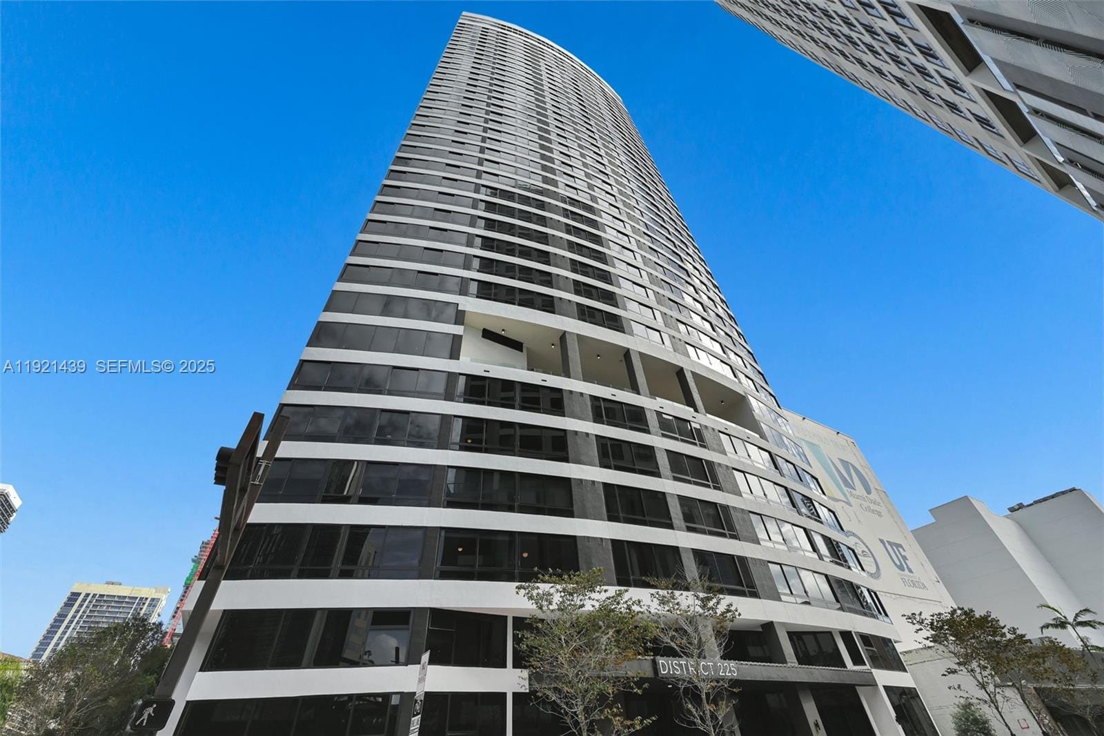 225 N Miami Avenue 901 — photo 2