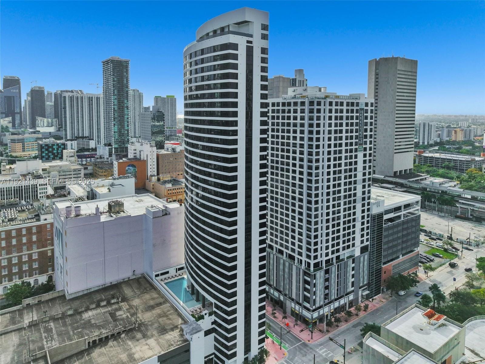 225 N Miami Avenue 901 — photo 3
