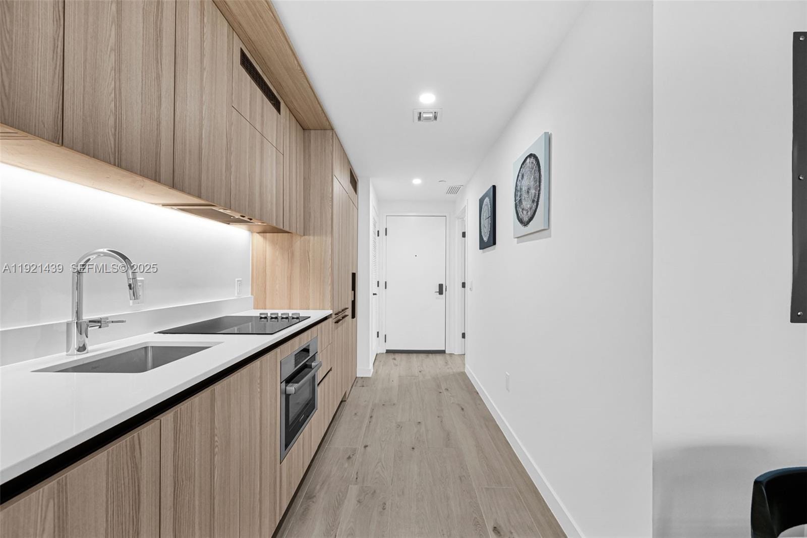 225 N Miami Avenue 901 — photo 7