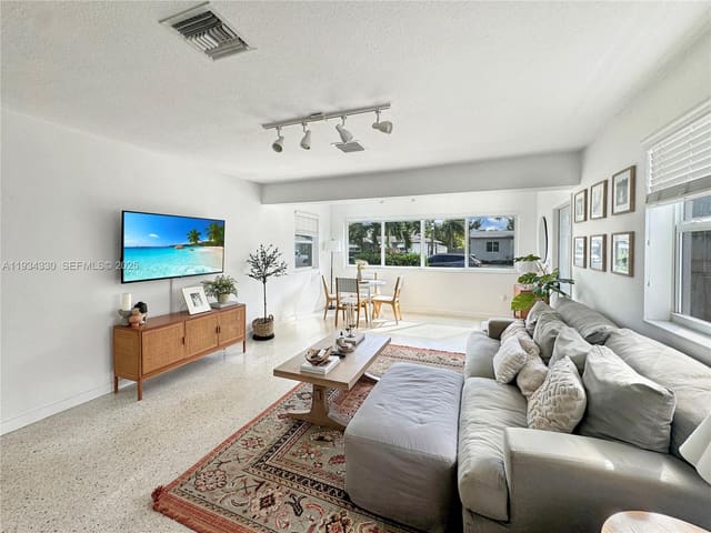 640 SW 6th Street, sold in Hoppers Garden, Hallandale Beach, FL