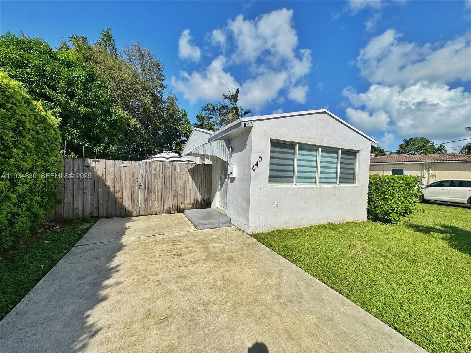 640 SW 6th Street, Hallandale Beach, FL 33009 photo 2