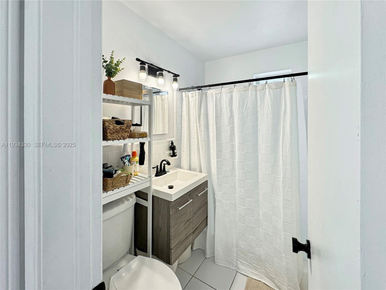 640 SW 6th Street, Hallandale Beach, FL 33009 photo 10