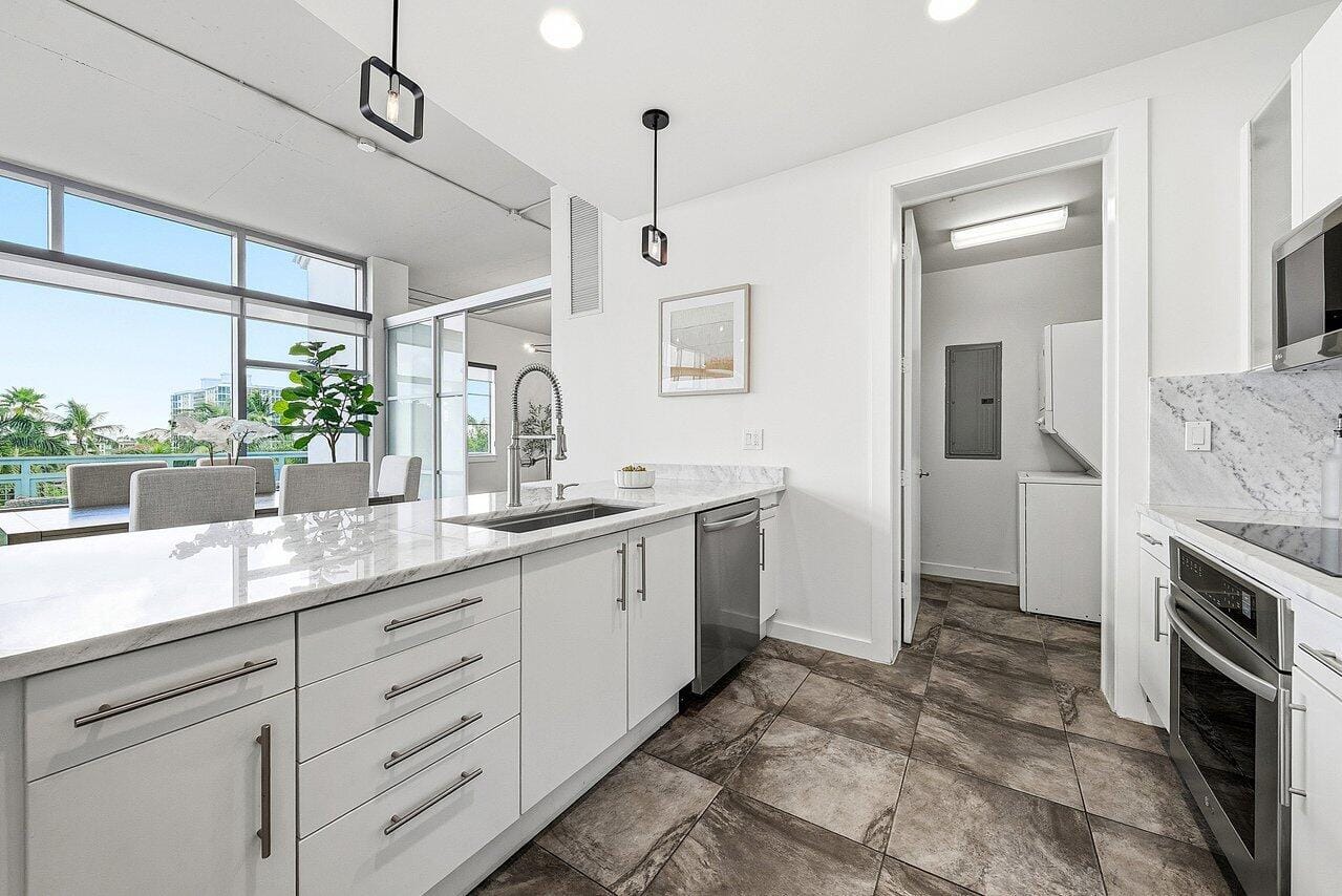365 SE 6th Avenue 403, Delray Beach, FL 33483 photo 9